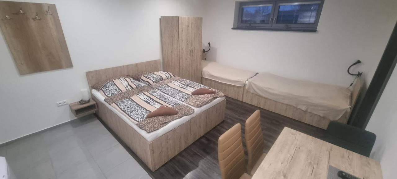 Alexej Apartmany Velky Meder Luaran gambar
