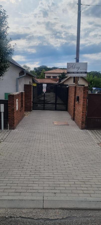 Alexej Apartmany Velky Meder Luaran gambar