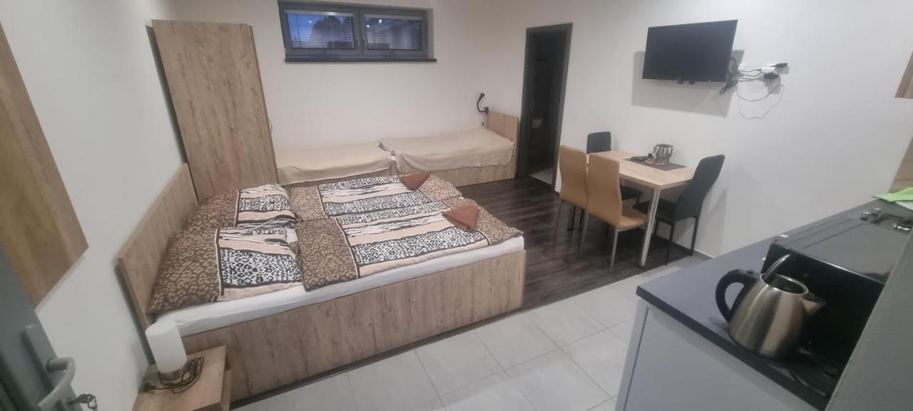 Alexej Apartmany Velky Meder Luaran gambar
