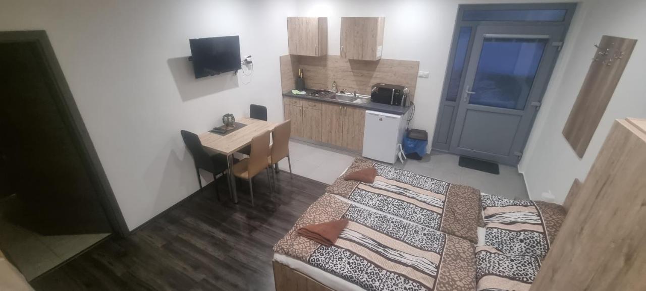 Alexej Apartmany Velky Meder Luaran gambar